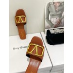 【Valentino】𝟐𝟎𝟐𝟏/𝐒𝐒 𝐧𝐞𝐰  Valentino 2022 / fw spring and summer new women's slippers