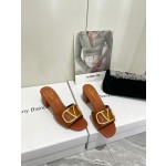 【Valentino】𝟐𝟎𝟐𝟏/𝐒𝐒 𝐧𝐞𝐰  Valentino 2022 / fw spring and summer new women's slippers