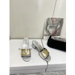 【Valentino】𝟐𝟎𝟐𝟏/𝐒𝐒 𝐧𝐞𝐰  Valentino 2022 / fw spring and summer new women's slippers