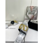 【Valentino】𝟐𝟎𝟐𝟏/𝐒𝐒 𝐧𝐞𝐰  Valentino 2022 / fw spring and summer new women's slippers