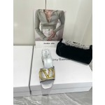 【Valentino】𝟐𝟎𝟐𝟏/𝐒𝐒 𝐧𝐞𝐰  Valentino 2022 / fw spring and summer new women's slippers