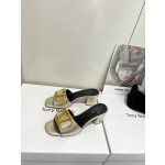 【Valentino】𝟐𝟎𝟐𝟏/𝐒𝐒 𝐧𝐞𝐰  Valentino 2022 / fw spring and summer new women's slippers