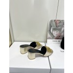 【Valentino】𝟐𝟎𝟐𝟏/𝐒𝐒 𝐧𝐞𝐰  Valentino 2022 / fw spring and summer new women's slippers
