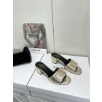 【Valentino】𝟐𝟎𝟐𝟏/𝐒𝐒 𝐧𝐞𝐰  Valentino 2022 / fw spring and summer new women's slippers