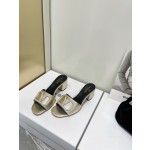 【Valentino】𝟐𝟎𝟐𝟏/𝐒𝐒 𝐧𝐞𝐰  Valentino 2022 / fw spring and summer new women's slippers
