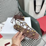 【Valentino】𝟐𝟎𝟐𝟏/𝐒𝐒 𝐧𝐞𝐰  Valentino's newest collection of Roman sandals with Italian printed leather soles