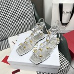 【Valentino】𝟐𝟎𝟐𝟏/𝐒𝐒 𝐧𝐞𝐰  Valentino's newest collection of Roman sandals with Italian printed leather soles