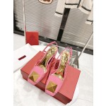 【Valentino】𝟐𝟎𝟐𝟏/𝐒𝐒 𝐧𝐞𝐰  Valentino fabric patent leather lining sheepskin sole cowhide