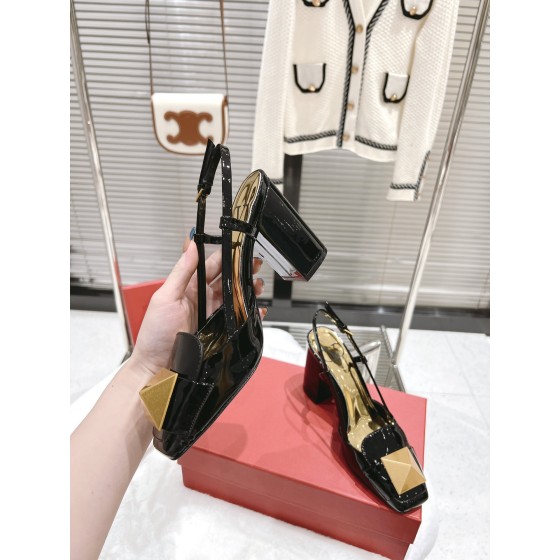 【Valentino】𝟐𝟎𝟐𝟏/𝐒𝐒 𝐧𝐞𝐰  Valentino fabric patent leather lining sheepskin sole cowhide