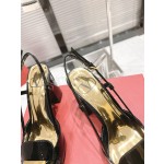 【Valentino】𝟐𝟎𝟐𝟏/𝐒𝐒 𝐧𝐞𝐰  Valentino fabric patent leather lining sheepskin sole cowhide