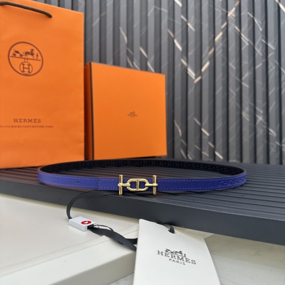 Reversible belt in Hermes Swift and perforated Epsom calfskin