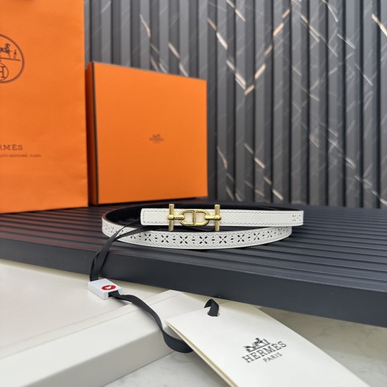 Reversible belt in Hermes Swift and perforated Epsom calfskin