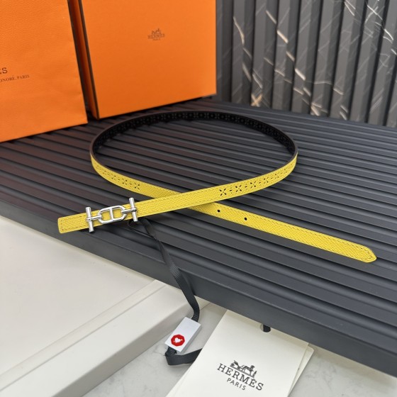 Reversible belt in Hermes Swift and perforated Epsom calfskin