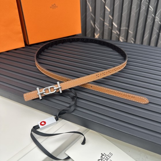 Reversible belt in Hermes Swift and perforated Epsom calfskin