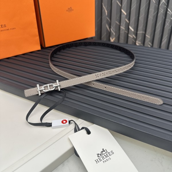 Reversible belt in Hermes Swift and perforated Epsom calfskin