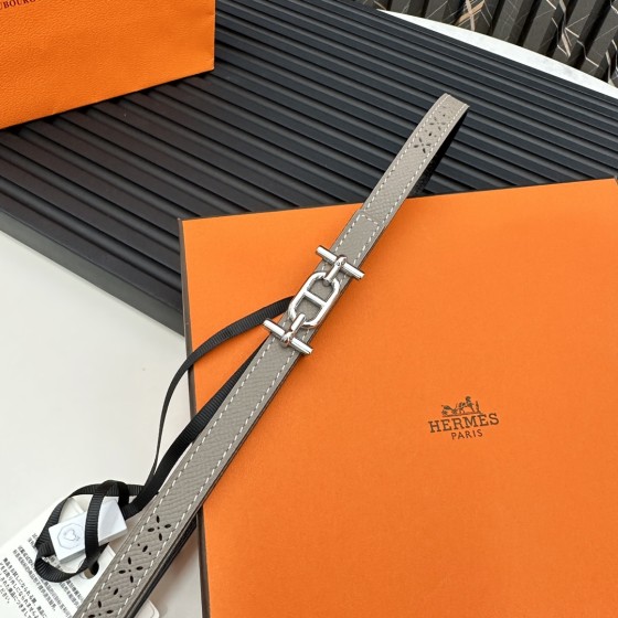 Reversible belt in Hermes Swift and perforated Epsom calfskin