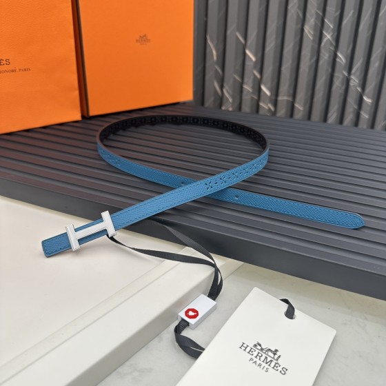 Reversible belt in Hermes Swift and perforated Epsom calfskin