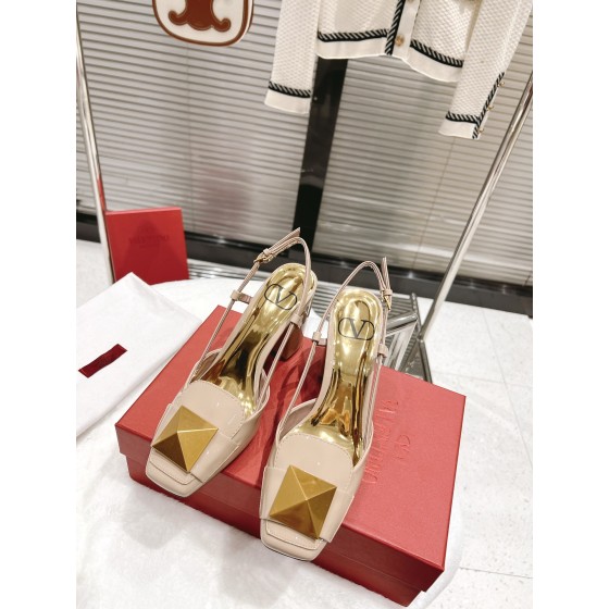 【Valentino】𝟐𝟎𝟐𝟏/𝐒𝐒 𝐧𝐞𝐰  Valentino fabric patent leather lining sheepskin sole cowhide