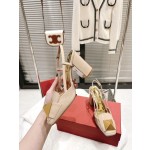 【Valentino】𝟐𝟎𝟐𝟏/𝐒𝐒 𝐧𝐞𝐰  Valentino fabric patent leather lining sheepskin sole cowhide