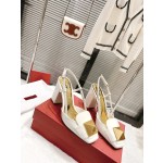 【Valentino】𝟐𝟎𝟐𝟏/𝐒𝐒 𝐧𝐞𝐰  Valentino fabric patent leather lining sheepskin sole cowhide