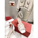 【Valentino】𝟐𝟎𝟐𝟏/𝐒𝐒 𝐧𝐞𝐰  Valentino fabric patent leather lining sheepskin sole cowhide