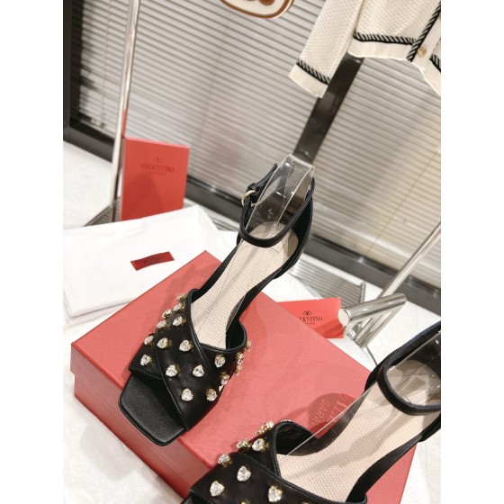 【Valentino】𝟐𝟎𝟐𝟏/𝐒𝐒 𝐧𝐞𝐰  Valentino fabric patent leather lining sheepskin sole cowhide