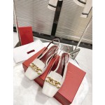 【Valentino】𝟐𝟎𝟐𝟏/𝐒𝐒 𝐧𝐞𝐰  Valentino fabric patent leather lining sheepskin sole cowhide