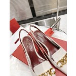 【Valentino】𝟐𝟎𝟐𝟏/𝐒𝐒 𝐧𝐞𝐰  Valentino fabric patent leather lining sheepskin sole cowhide