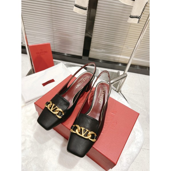 【Valentino】𝟐𝟎𝟐𝟏/𝐒𝐒 𝐧𝐞𝐰  Valentino fabric patent leather lining sheepskin sole cowhide