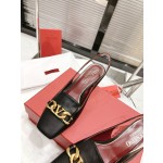 【Valentino】𝟐𝟎𝟐𝟏/𝐒𝐒 𝐧𝐞𝐰  Valentino fabric patent leather lining sheepskin sole cowhide