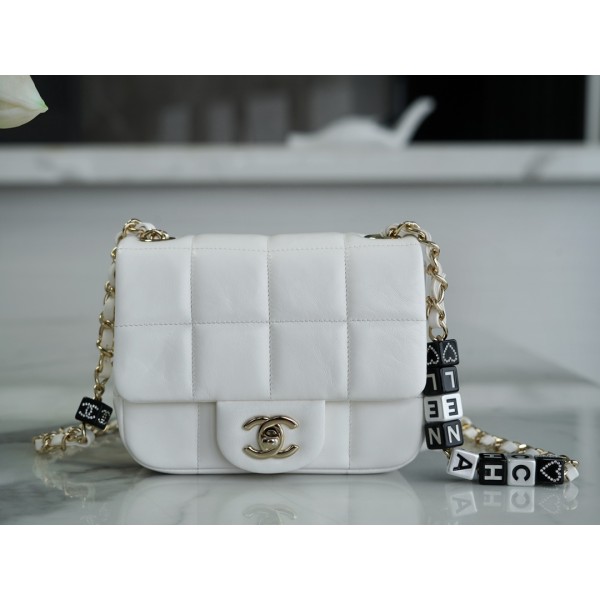 𝗖𝗛𝗔𝗡𝗘𝗟✦𝗖𝗹𝗮 𝘀𝘀𝗶𝗰 𝗙𝗹𝗮𝗽 Italy🇮 🇹 "Box" Original Lambskin 23𝑪 Early Spring Resort Collection Best Dice Square Fat White 🤍