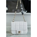𝗖𝗛𝗔𝗡𝗘𝗟✦𝗖𝗹𝗮 𝘀𝘀𝗶𝗰 𝗙𝗹𝗮𝗽 Italy🇮 🇹 "Box" Original Lambskin 23𝑪 Early Spring Resort Collection Best Dice Square Fat White 🤍