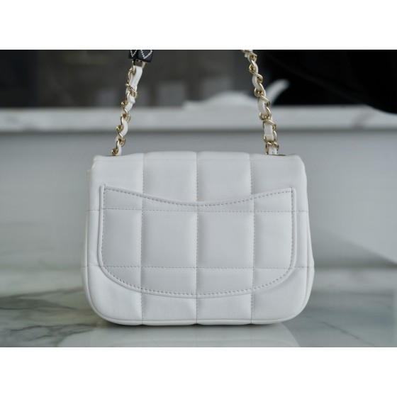 𝗖𝗛𝗔𝗡𝗘𝗟✦𝗖𝗹𝗮 𝘀𝘀𝗶𝗰 𝗙𝗹𝗮𝗽 Italy🇮 🇹 "Box" Original Lambskin 23𝑪 Early Spring Resort Collection Best Dice Square Fat White 🤍