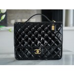 𝗖𝗛𝗔𝗡𝗘𝗟✦ Made of original tire cow patent leather 𝟮𝟮k Premium Handmade Workshop Patent Leather Shoulder Bag