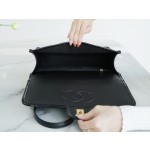 𝗖𝗛𝗔𝗡𝗘𝗟✦ Made of original tire cow patent leather 𝟮𝟮k Premium Handmade Workshop Patent Leather Shoulder Bag