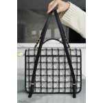 𝗖𝗛𝗔𝗡𝗘𝗟✦ In tweed weave 𝟮𝟮k Premium Handmade Workshop Black and white tweed shoulder bag 🖤🤍