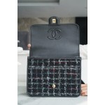 𝗖𝗛𝗔𝗡𝗘𝗟✦ Woven in tweed 𝟮𝟮k Premium Handmade Workshop Black Tweed Shoulder Bag 🖤🤍