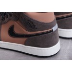 Air Jordan 1 Mid earthy brown