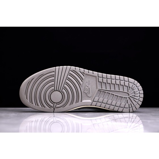 Air Jordan 1 Low co-branded barb