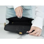 𝗖𝗛𝗔𝗡𝗘𝗟✦ Tweed 𝟮𝟮k long black and white tartan messenger tofu bag 🖤🖤