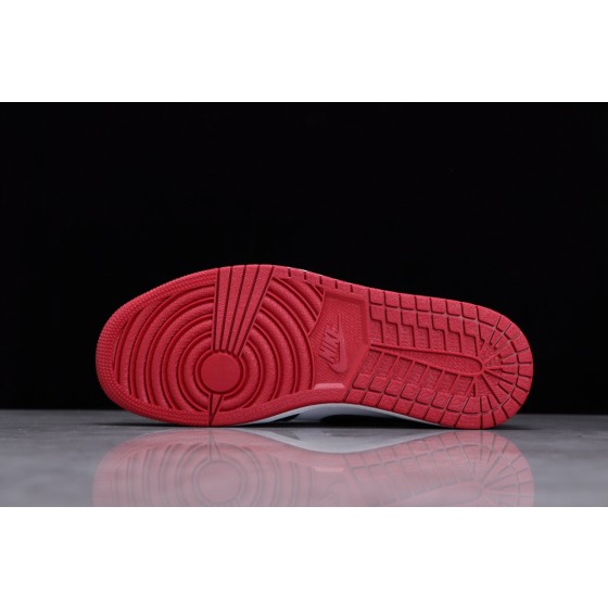 Air Jordan 1 Low rood en zwarte teen