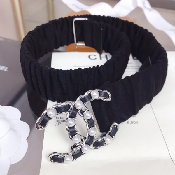 𝗖𝗛𝗔𝗡𝗘𝗟 Classic pearl lambskin elasticated waistband