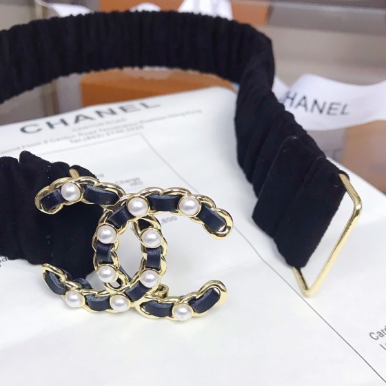 𝗖𝗛𝗔𝗡𝗘𝗟 Classic pearl lambskin elasticated waistband