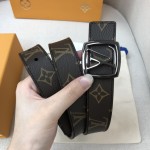 LOUIS VUITTO iconic LV Initiales design