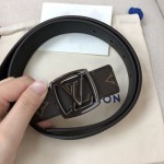 LOUIS VUITTO iconic LV Initiales design