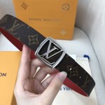 LOUIS VUITTO iconic LV Initiales design