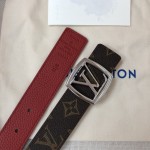 LOUIS VUITTO iconic LV Initiales design