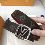 LOUIS VUITTO iconic LV Initiales design