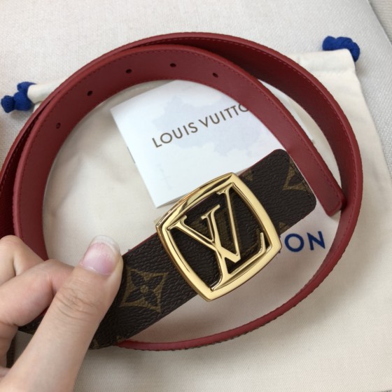 LOUIS VUITTO iconic LV Initiales design