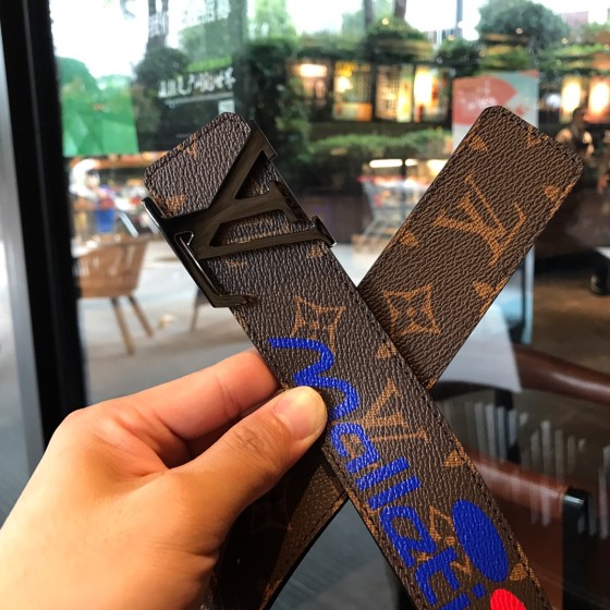 LOUIS VUITTO INITIALES 40MM REVERSIBLE BELT